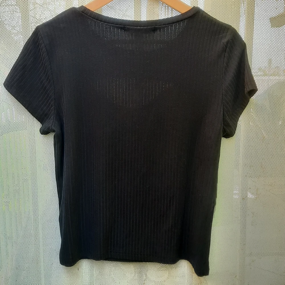 Derek Heart Short Sleeve Ribbed Cut Out Chest Crop Top Size Large Black - Picture 3 of 5